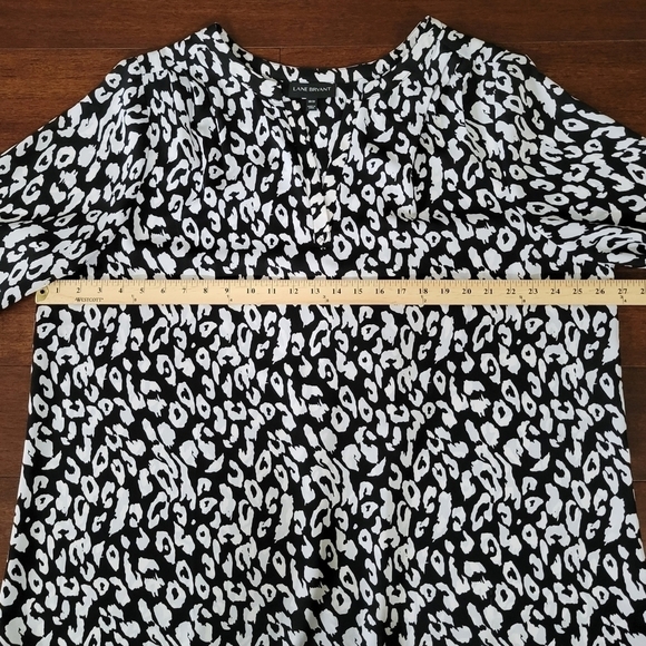 Lane Bryant Black & White Animal Print Split Back Flowy Blouse Top Size 18/20 - Picture 9 of 12